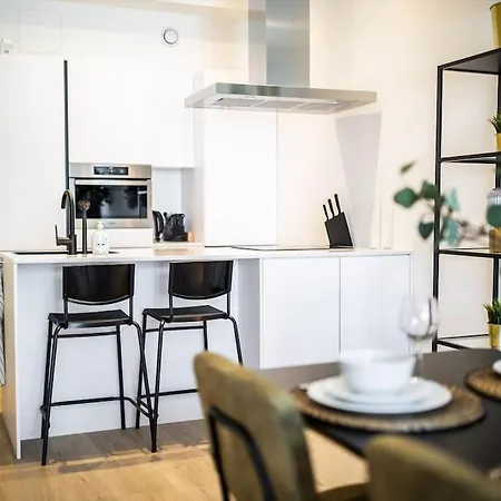 Amazing 1 Bedroom Serviced 53m2 -nb304a- Semesterbostad